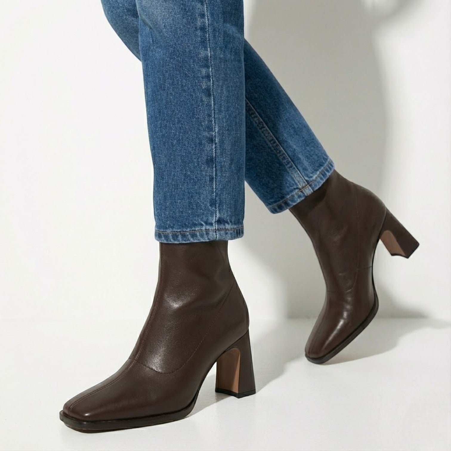 Camélia – Damen Leder Stiefeletten mit eckiger Spitze & Absatz - Stiefel - Temala