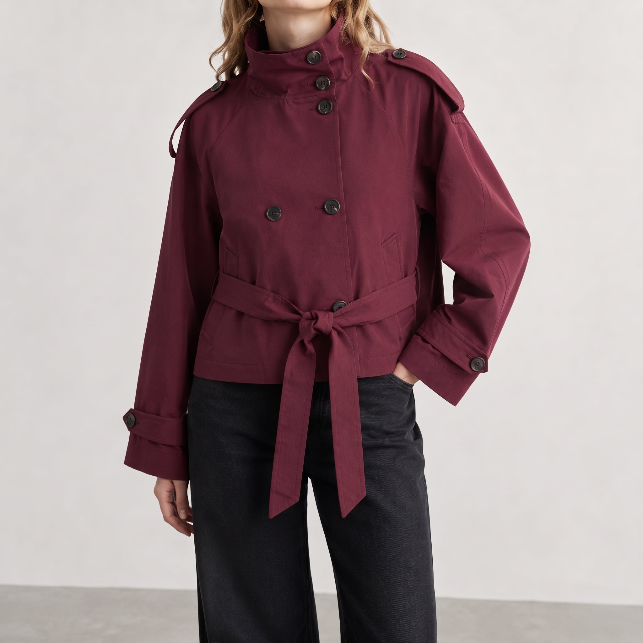 Sibylle - Dames Cropped Jacket met Staande Kraag en Ceintuur